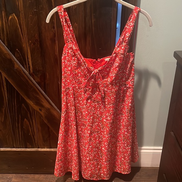 *BUNDLE* 3med Francesca’s used once , 1 red, 1 red floral and 1burnt red - Picture 3 of 3